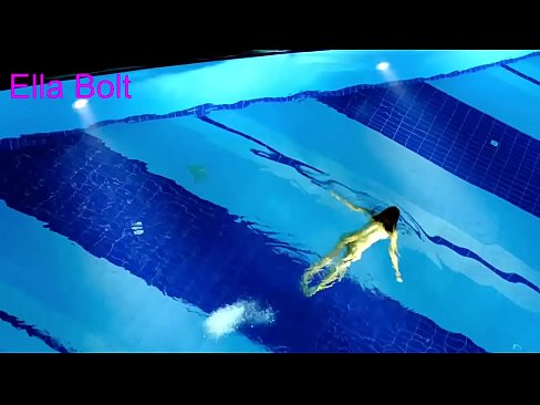 ❤️ No puc parar de mirar-la, jove rossa presa nedant nua a la piscina del complex ELLA BOLT ☑ Porno rus a nosaltres ca.pornsexer.ru ☑